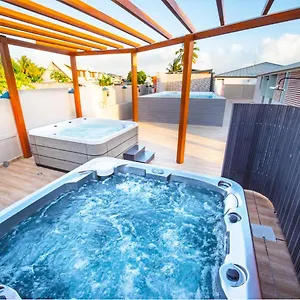  Appartement Jacuzzis Et Piscine Au Centre De Guadeloupe
