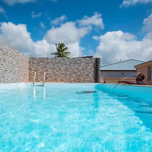  Appartement Jacuzzis Et Piscine Au Centre De Guadeloupe